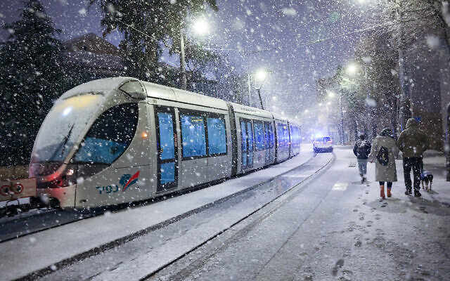 Snow falls in Jerusalem as a heavy storm hits nationwide, January 26, 2022. (Yonatan Sindel/Flash90) Snow falls in Jerusalem as a heavy storm hits nationwide, January 26, 2022. (Yonatan Sindel/Flash90)