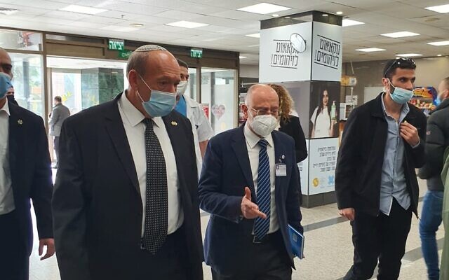 State Comptroller Matanyahu Englman (left) tours Galilee Medical Center in Nahariya on January 10, 2022. (Galilee Medical Center) State Comptroller Matanyahu Englman (left) tours Galilee Medical Center in Nahariya on January 10, 2022. (Galilee Medical Center)