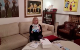 Screen capture from video of Ora Rosenzweig, one of the first COVID-19 patients in Israel to be prescribed Pfizer's coronavirus-fighting drug, Paxlovid, January 2, 2022. (Channel 12 News)