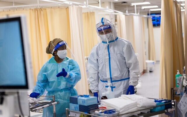 The coronavirus ward of Shaare Zedek hospital in Jerusalem, January 20, 2022, close to the height of the Omicron wave. (Olivier Fitoussi/Flash90) The coronavirus ward of Shaare Zedek hospital in Jerusalem, January 20, 2022, close to the height of the Omicron wave. (Olivier Fitoussi/Flash90)