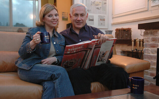 File -- Likud party leader Benjamin Netanyahu poses with his wife Sara in their Jerusalem home on Saturday, 25 march 2006.( Yossi Zamir/Flash90) File -- Likud party leader Benjamin Netanyahu poses with his wife Sara in their Jerusalem home on Saturday, 25 march 2006.( Yossi Zamir/Flash90)