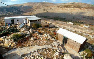 File: A general view of the Givat Ronen outpost in the West Bank on October 25, 2006 (Olivier Fitoussi / Flash 90)