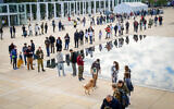 People stand in line to be tested for the coronavirus in Tel Aviv, on January 4, 2022 (Avshalom Sassoni/Flash90)