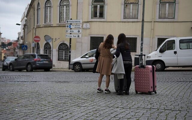 Two Israeli women arrive in Lisbon, Portugal, on February 15, 2016. (Cnaan Liphshiz/JTA)