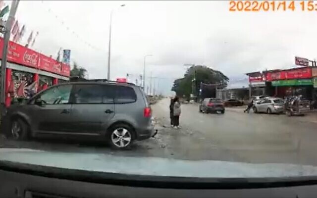 Video shows a man stealing a car (right) while the owner attempts to stop him in the Palestinian town of al-Auja on January 14, 2022. (Screenshot) Video shows a man stealing a car (right) while the owner attempts to stop him in the Palestinian town of al-Auja on January 14, 2022. (Screenshot)