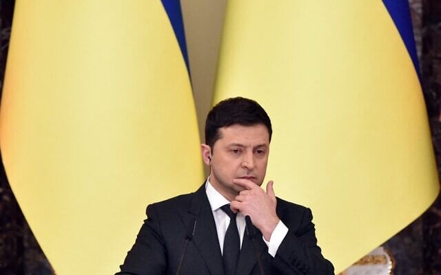 Ukrainian President Volodymyr Zelensky attends a joint press conference with his counterparts from Lithuania and Poland following their talks in Kyiv on February 23, 2022. (SERGEI SUPINSKY / AFP) Ukrainian President Volodymyr Zelensky attends a joint press conference with his counterparts from Lithuania and Poland following their talks in Kyiv on February 23, 2022. (SERGEI SUPINSKY / AFP)