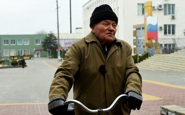 Vladimir Karavayev, 80, a former official of the Communist Party in Kyrgyzstan, speaks with an AFP journalist in the southern Russian Rostov region on February 25, 2022 (STRINGER / AFP) Vladimir Karavayev, 80, a former official of the Communist Party in Kyrgyzstan, speaks with an AFP journalist in the southern Russian Rostov region on February 25, 2022 (STRINGER / AFP)