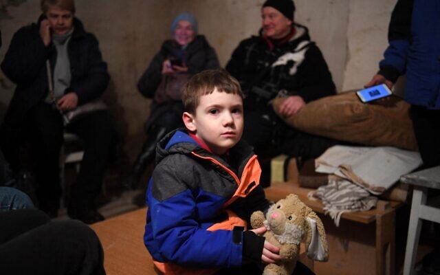 Mikhailo , 5 years, holds a puppet as he wait in an undergound shelter during bombing alert in the Ukrainian capital of Kyiv on February 26, 2022. - Ukrainian soldiers beat back a Russian attack in the capital Kyiv only hours after President Volodymyr Zelensky warns Moscow would attempt to take the city before dawn. (Photo by Daniel LEAL / AFP) Mikhailo , 5 years, holds a puppet as he wait in an undergound shelter during bombing alert in the Ukrainian capital of Kyiv on February 26, 2022. - Ukrainian soldiers beat back a Russian attack in the capital Kyiv only hours after President Volodymyr Zelensky warns Moscow would attempt to take the city before dawn. (Photo by Daniel LEAL / AFP)