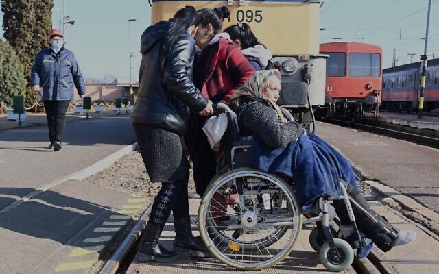 Ukrainian refugees arrive from their homeland at Zahonyi railway station close to the Hungarian-Ukrainian border on February 27, 2022 (Attila KISBENEDEK / AFP) Ukrainian refugees arrive from their homeland at Zahonyi railway station close to the Hungarian-Ukrainian border on February 27, 2022 (Attila KISBENEDEK / AFP)