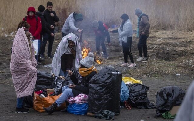 Refugees from many different countries - from Africa, Middle East and India - mostly students of Ukrainian universities are seen at the Medyka pedestrian border crossing fleeing the conflict in Ukraine, in eastern Poland on February 27, 2022 (Wojtek RADWANSKI / AFP) Refugees from many different countries - from Africa, Middle East and India - mostly students of Ukrainian universities are seen at the Medyka pedestrian border crossing fleeing the conflict in Ukraine, in eastern Poland on February 27, 2022 (Wojtek RADWANSKI / AFP)