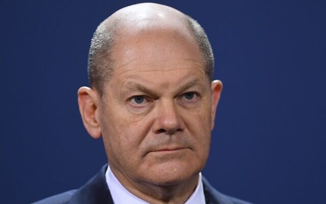 German Chancellor Olaf Scholz addresses a press conference, on February 10, 2022. (Photo by Christophe Gateau/Pool/AFP) German Chancellor Olaf Scholz addresses a press conference, on February 10, 2022. (Photo by Christophe Gateau/Pool/AFP)