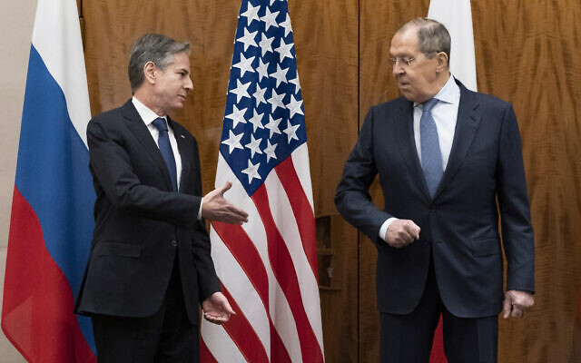 US Secretary of State Antony Blinken (left) and Russian Foreign Minister Sergey Lavrov before their meeting, January 21, 2022, in Geneva, Switzerland. (AP Photo/Alex Brandon, Pool)