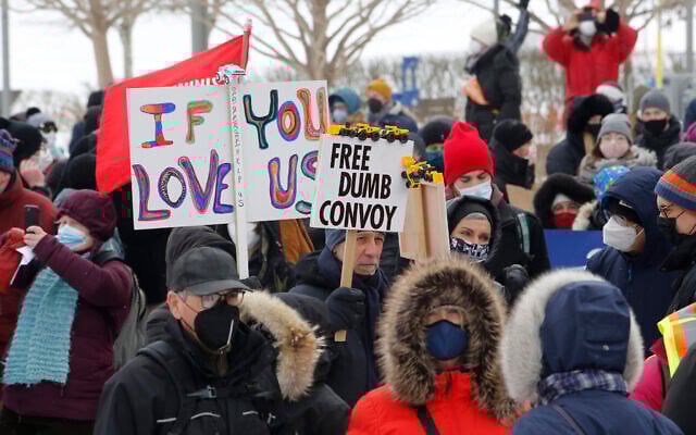 Counter-protesters gather in support of vaccines and mandates as a larger group of people against COVID-19 measures has grown into a broader anti-government protest in Ottawa, Ontario, Feb. 12, 2022. (Patrick Doyle/The Canadian Press via AP)