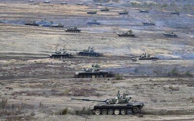 Tanks move during the Union Courage-2022 Russia-Belarus military drills at the Obuz-Lesnovsky training ground in Belarus, Saturday, Feb. 19, 2022. Russia has deployed troops to its ally Belarus for sweeping joint military drills that run through Sunday, fueling Western concerns that Moscow could use the exercise to attack Ukraine from the north. (AP Photo/Alexander Zemlianichenko Jr) Tanks move during the Union Courage-2022 Russia-Belarus military drills at the Obuz-Lesnovsky training ground in Belarus, Saturday, Feb. 19, 2022. Russia has deployed troops to its ally Belarus for sweeping joint military drills that run through Sunday, fueling Western concerns that Moscow could use the exercise to attack Ukraine from the north. (AP Photo/Alexander Zemlianichenko Jr)