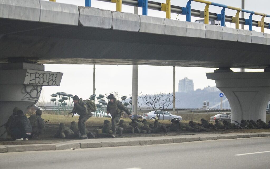 Ukrainian soldiers take position under a bridge during crossing fire inside the city of Kyiv, Ukraine, Friday, Feb. 25, 2022 (AP Photo/Emilio Morenatti) Ukrainian soldiers take position under a bridge during crossing fire inside the city of Kyiv, Ukraine, Friday, Feb. 25, 2022 (AP Photo/Emilio Morenatti)