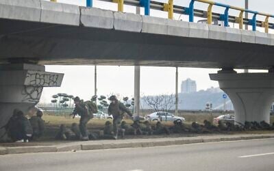 Ukrainian soldiers take position under a bridge during crossing fire inside the city of Kyiv, Ukraine, Friday, Feb. 25, 2022 (AP Photo/Emilio Morenatti) Ukrainian soldiers take position under a bridge during crossing fire inside the city of Kyiv, Ukraine, Friday, Feb. 25, 2022 (AP Photo/Emilio Morenatti)