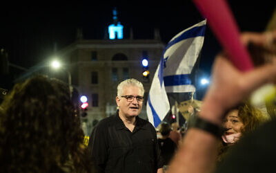 Eli Avidar attends a protest against Benjamin Netanyahu  in Jerusalem on August 22, 2020. (Noam Revkin Fenton/Flash90)
