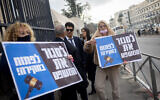 Supporters of Benjamin Netanyahu call for his trial to be ended and an investigation opened at the District Court in Jerusalem, on February 7, 2022. (Yonatan Sindel/Flash90)