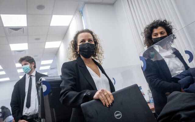 Prosecutor Ronit Tirosh at a hearing at the District Court in Jerusalem on February 7, 2022, where former PM Netanyahu is on trial (Yonatan Sindel/Flash90)
