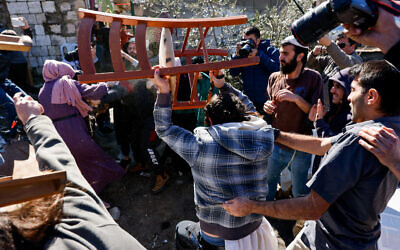 Israelis clash with Palestinians as far-right MK Itamar Ben Gvir arrives to open his office in the neighborhood, in the East Jerusalem neighborhood of Sheikh Jarrah, February 13, 2022. Photo by Olivier Fitoussi/Flash90