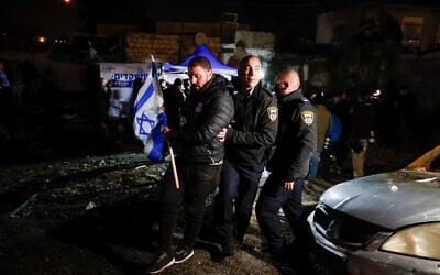 Police disperse Jewish men protesting in the East Jerusalem neighborhood of Sheikh Jarrah, February 13, 2022.(Olivier Fitoussi/Flash90) Police disperse Jewish men protesting in the East Jerusalem neighborhood of Sheikh Jarrah, February 13, 2022.(Olivier Fitoussi/Flash90)