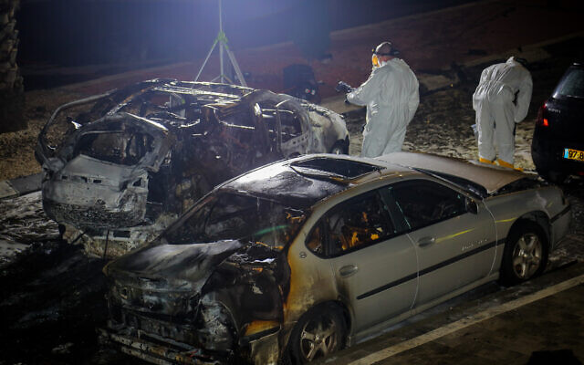 Police at the scene of a car bombing that killed a senior member of a crime family, in the southern city of Ashkelon, on February 14, 2022. (Flash90) Police at the scene of a car bombing that killed a senior member of a crime family, in the southern city of Ashkelon, on February 14, 2022. (Flash90)