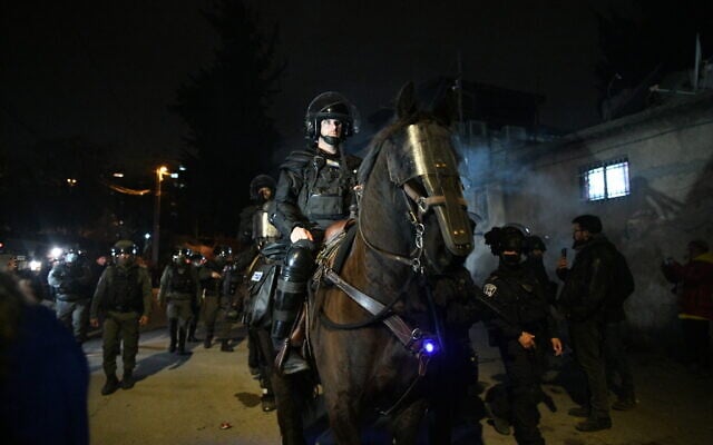 Israel Police officers disperse protesters and residents in the East Jerusalem neighborhood of Sheikh Jarrah, February 17, 2022. (Arie Leib Abrams/Flash90) Israel Police officers disperse protesters and residents in the East Jerusalem neighborhood of Sheikh Jarrah, February 17, 2022. (Arie Leib Abrams/Flash90)