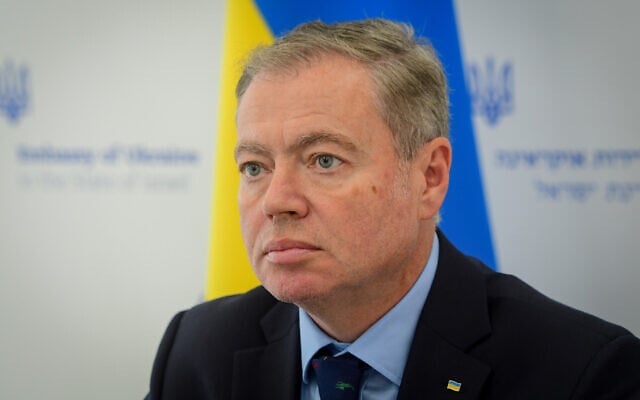 Ukraine's ambassador to Israel, Yevgen Korniychuk, at a press conference in Tel Aviv, on February 25, 2022. (Avshalom Sassoni‎‏/Flash90)