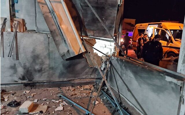 Emergency services at the scene of blast in the yard of a home in the southern city of Beersheba, February 12, 2022. (Matanel Bushari) Emergency services at the scene of blast in the yard of a home in the southern city of Beersheba, February 12, 2022. (Matanel Bushari)