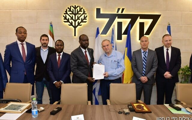 Representatives from Chad and the KKL-JNF sign a deal in Jerusalem on February 16, 2022. (Rafi Ben Hakoon) Representatives from Chad and the KKL-JNF sign a deal in Jerusalem on February 16, 2022. (Rafi Ben Hakoon)