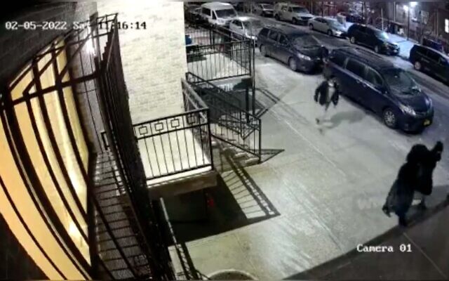 An assailant ambushes a Jewish couple from behind in New York City in security footage captured on February 4, 2022. (Screenshot) An assailant ambushes a Jewish couple from behind in New York City in security footage captured on February 4, 2022. (Screenshot)