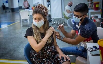 A pregnant woman recieves a COVID-19 vaccine at the Givatayim mall, outside of Tel Aviv, August 23, 2021. (Miriam Alster/Flash90) A pregnant woman recieves a COVID-19 vaccine at the Givatayim mall, outside of Tel Aviv, August 23, 2021. (Miriam Alster/Flash90)