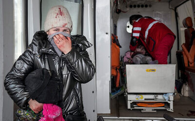 A woman reacts as paramedics perform CPR on a girl who was injured during shelling, at a city hospital of Mariupol, eastern Ukraine, February 27, 2022. The girl did not survive. (AP Photo/Evgeniy Maloletka) A woman reacts as paramedics perform CPR on a girl who was injured during shelling, at a city hospital of Mariupol, eastern Ukraine, February 27, 2022. The girl did not survive. (AP Photo/Evgeniy Maloletka)