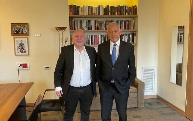 Opposition chairman Benjamin Netanyahu (right) poses with Likud MK David Amsalem, on February 23, 2022. (Benjamin Netanyahu/Twitter) Opposition chairman Benjamin Netanyahu (right) poses with Likud MK David Amsalem, on February 23, 2022. (Benjamin Netanyahu/Twitter)