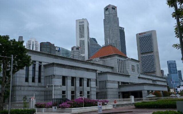 A general view shows Parliament House in front of commercial buildings in the financial district in Singapore on March 1, 2022. (Roslan RAHMAN / AFP)