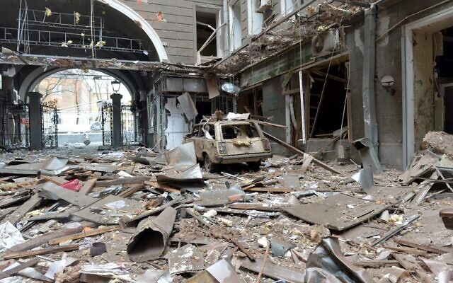 Destruction in Constitution Square in Kharkiv, Ukraine's second-biggest city, after shelling by Russian forces, March 2, 2022. (Sergey BOBOK / AFP) Destruction in Constitution Square in Kharkiv, Ukraine's second-biggest city, after shelling by Russian forces, March 2, 2022. (Sergey BOBOK / AFP)