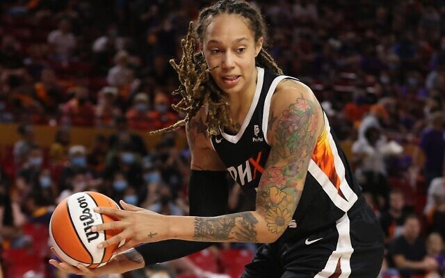 Brittney Griner of the Phoenix Mercury handles the ball during Game Three of the 2021 WNBA semifinals in Tempe, Arizona, October 3, 2021. (Christian Petersen / GETTY IMAGES NORTH AMERICA / AFP) Brittney Griner of the Phoenix Mercury handles the ball during Game Three of the 2021 WNBA semifinals in Tempe, Arizona, October 3, 2021. (Christian Petersen / GETTY IMAGES NORTH AMERICA / AFP)