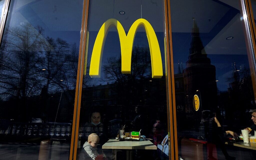 People have lunch at a McDonald's fast food restaurant in central Moscow on March 9, 2022. McDonald's on March 8, 2022 said it would suspend operations in Russia, joining the international corporate chorus of outrage over Moscow's invasion of Ukraine. (AFP)