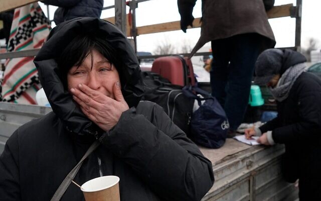 Evacuees from Mariupol are seen upon arrival at the car park of a shopping centre on the outskirts of the city of Zaporizhzhia, which is now a registration center for displaced people, on March 16, 2022. (Emre CAYLAK / AFP) Evacuees from Mariupol are seen upon arrival at the car park of a shopping centre on the outskirts of the city of Zaporizhzhia, which is now a registration center for displaced people, on March 16, 2022. (Emre CAYLAK / AFP)