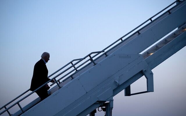 US President Joe Biden boards Air Force One in Jasionka, southeastern Poland, around 100 kilometres (62 miles) from the border with Ukraine, on March 25, 2022 (Brendan Smialowski / AFP) US President Joe Biden boards Air Force One in Jasionka, southeastern Poland, around 100 kilometres (62 miles) from the border with Ukraine, on March 25, 2022 (Brendan Smialowski / AFP)