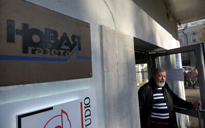 In this file photo taken on October 07, 2021 Novaya Gazeta editor Dmitry Muratov is seen at the entrance to the office of the Novaya Gazeta newspaper in Moscow (Natalia KOLESNIKOVA / AFP)