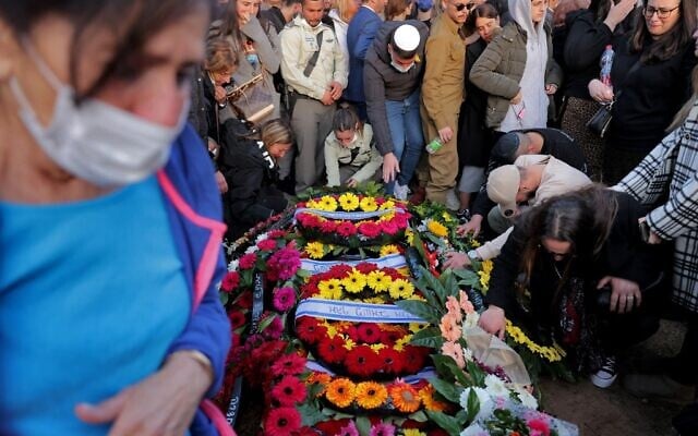 Mourners grieve at the grave of Israeli border police officer Shirel Aboukrat in Netanya on March 28, 2022. Aboukrat and colleague Yazan Falah were shot dead on March 27 in a terrorist attack in Hadera claimed by the Islamic State group in Hadera. (Menahem KAHANA / AFP) Mourners grieve at the grave of Israeli border police officer Shirel Aboukrat in Netanya on March 28, 2022. Aboukrat and colleague Yazan Falah were shot dead on March 27 in a terrorist attack in Hadera claimed by the Islamic State group in Hadera. (Menahem KAHANA / AFP)