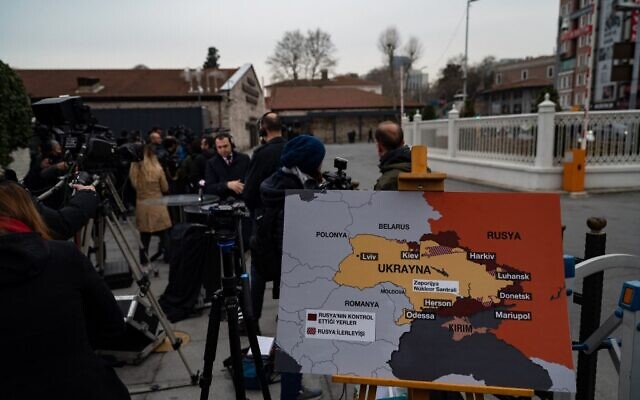A picture shows a map of Ukraine as media work before a meeting between Ukrainian and Russian delegations in Istanbul, on March 29, 2022. (Yasin Akgul/AFP) A picture shows a map of Ukraine as media work before a meeting between Ukrainian and Russian delegations in Istanbul, on March 29, 2022. (Yasin Akgul/AFP)