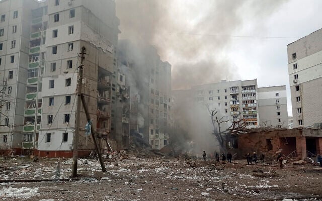 A view of the damaged city center after a Russian air raid in Chernigiv, Ukraine, on March 3, 2022. (AP Photo/Dmytro Kumaka) A view of the damaged city center after a Russian air raid in Chernigiv, Ukraine, on March 3, 2022. (AP Photo/Dmytro Kumaka)