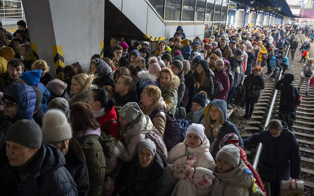 People crowd as they try to get on a train to Lviv at the Kyiv station, Ukraine, March 4. 2022 (AP Photo/Emilio Morenatti)