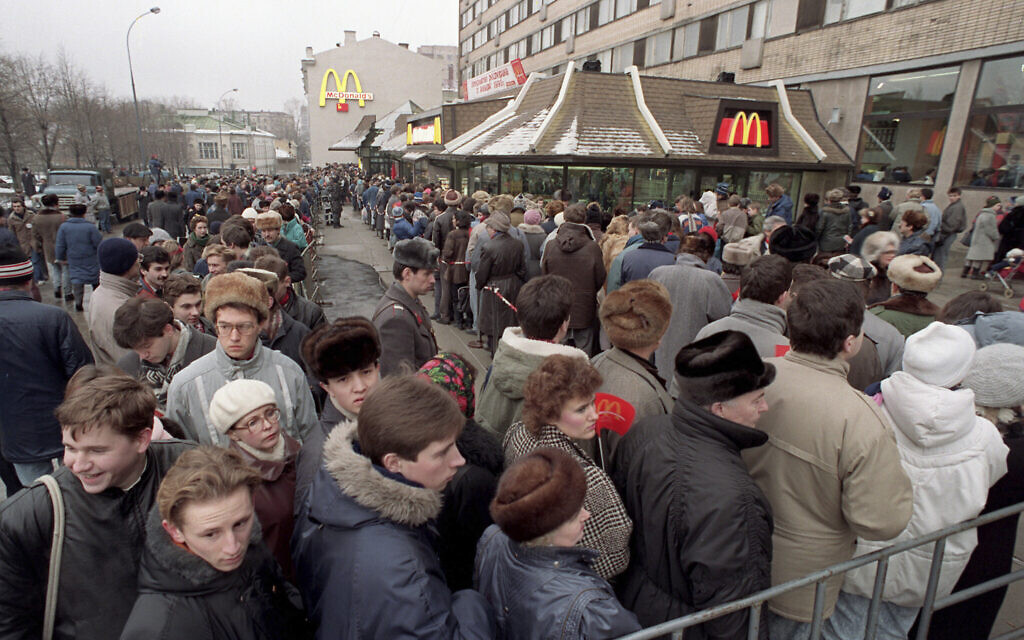 Hundreds of Muscovites line up outside the first McDonald's restaurant in the Soviet Union on its opening day, in Moscow, January 31, 1990. (AP Photo, File)