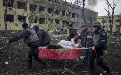 Ukrainian emergency employees and volunteers carry an injured pregnant woman from a maternity hospital that was damaged by shelling in Mariupol, Ukraine, March 9, 2022. She later died, and her baby was stillborn. (AP Photo/Evgeniy Maloletka) Ukrainian emergency employees and volunteers carry an injured pregnant woman from a maternity hospital that was damaged by shelling in Mariupol, Ukraine, March 9, 2022. She later died, and her baby was stillborn. (AP Photo/Evgeniy Maloletka)