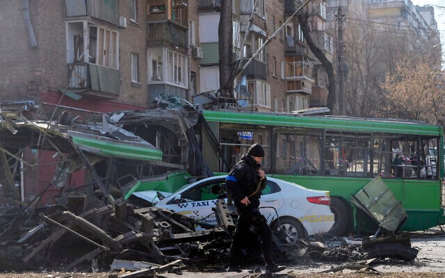 A Ukrainian soldier passes by a destroyed trolleybus and taxi after a Russian bombing attack in Kyiv, Ukraine, March 14, 2022. (Efrem Lukatsky/AP) A Ukrainian soldier passes by a destroyed trolleybus and taxi after a Russian bombing attack in Kyiv, Ukraine, March 14, 2022. (Efrem Lukatsky/AP)