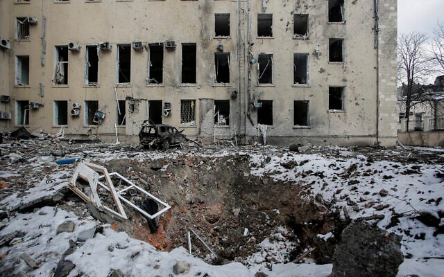 A view of a bomb crater after Russian shelling in the central of Kharkiv, Ukraine, on March 16, 2022. (Pavel Dorogoy/AP) A view of a bomb crater after Russian shelling in the central of Kharkiv, Ukraine, on March 16, 2022. (Pavel Dorogoy/AP)