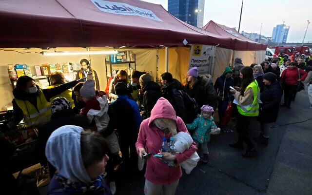 Ukrainian refugees pick up donated food and hygiene and bayby care products at the Warsaw Centralna train station, in Poland, March 16, 2022. (Czarek Sokolowski/AP) Ukrainian refugees pick up donated food and hygiene and bayby care products at the Warsaw Centralna train station, in Poland, March 16, 2022. (Czarek Sokolowski/AP)